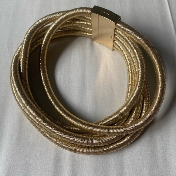 Golden Round Neck Choker - Picture 3 of 4
